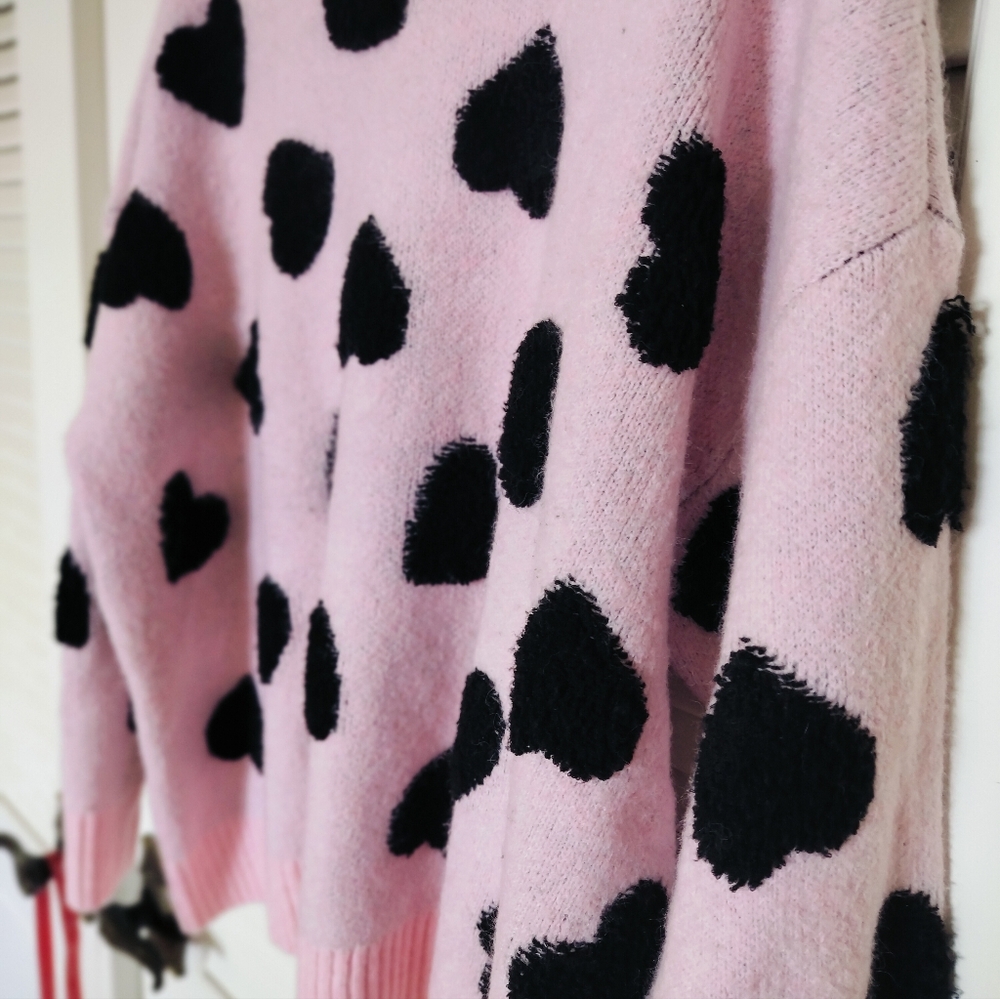 Torrid Women's Long Sleeve Pink  Sweater With Black Hearts Size 2x - Picture 4 of 9